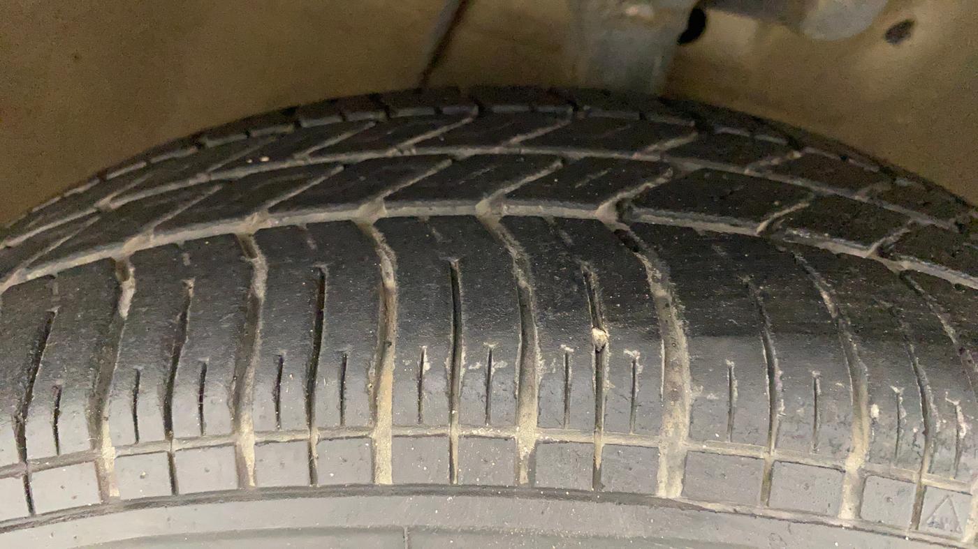 2013 Maruti Ritz VXI, Petrol, Manual, 40,162 km, Right Front Tyre Tread