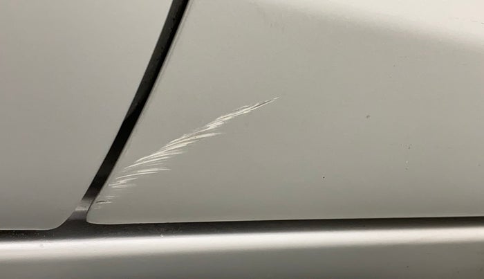 2013 Maruti Ritz VXI, Petrol, Manual, 40,162 km, Driver-side door - Minor scratches