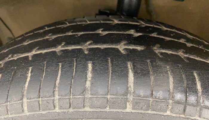 2013 Maruti Ritz VXI, Petrol, Manual, 40,162 km, Left Front Tyre Tread
