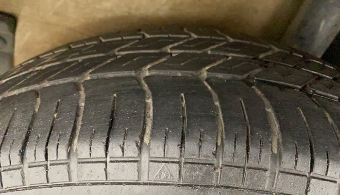 2013 Maruti Ritz VXI, Petrol, Manual, 40,162 km, Left Rear Tyre Tread