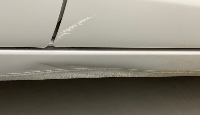 2013 Maruti Ritz VXI, Petrol, Manual, 40,162 km, Right running board - Slightly dented