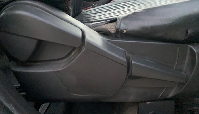 2022 Nissan MAGNITE XV RED EDITION, Petrol, Manual, 57,569 km, Driver Side Adjustment Panel