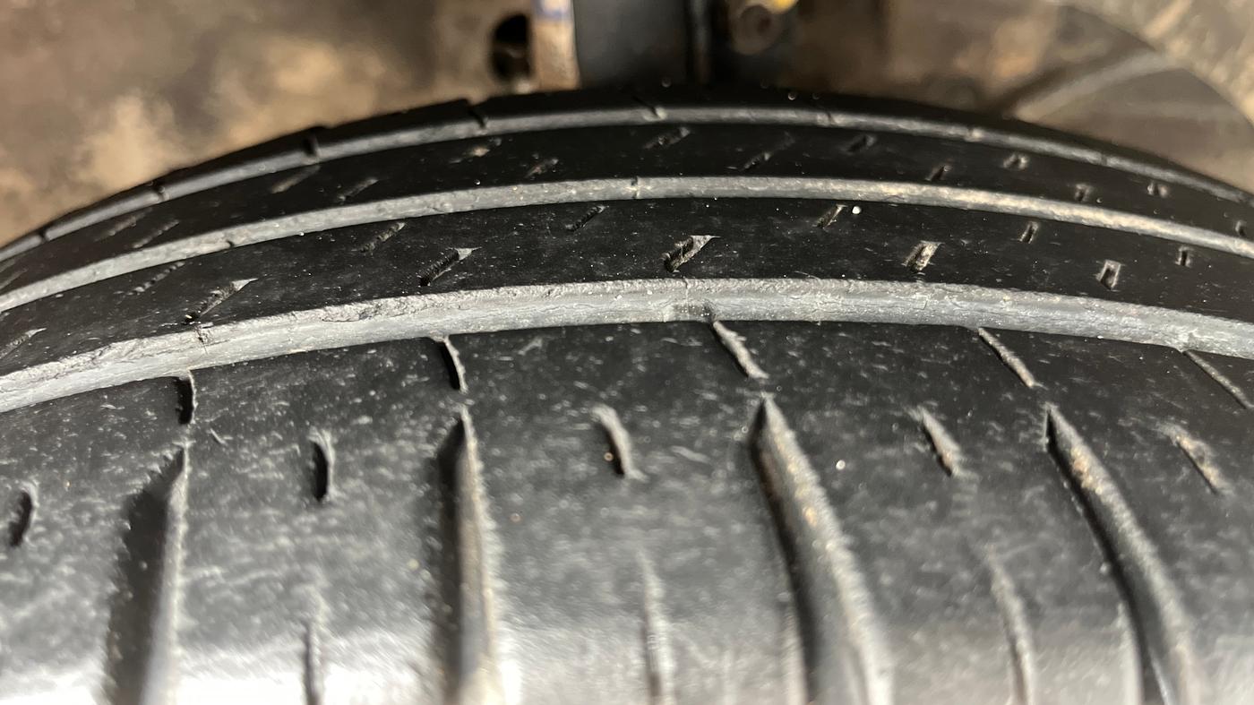 2020 Maruti Dzire ZXI Plus AMT, Petrol, Automatic, 60,929 km, Right Front Tyre Tread