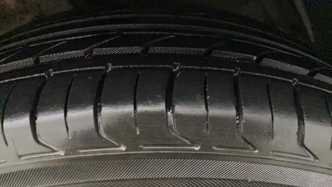2017 Maruti Ertiga ZDI + SHVS, Diesel, Manual, 1,10,110 km, Left Front Tyre Tread