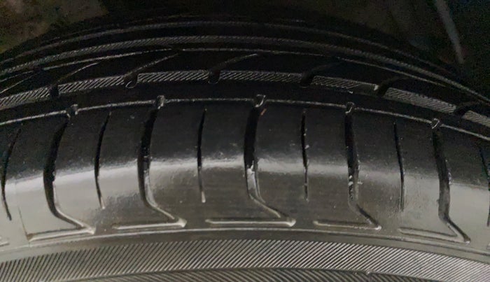 2017 Maruti Ertiga ZDI + SHVS, Diesel, Manual, 1,10,110 km, Left Front Tyre Tread