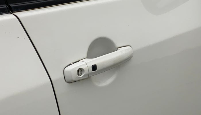 2017 Maruti Ertiga ZDI + SHVS, Diesel, Manual, 1,10,110 km, Driver-side door - Door handle sensor not working