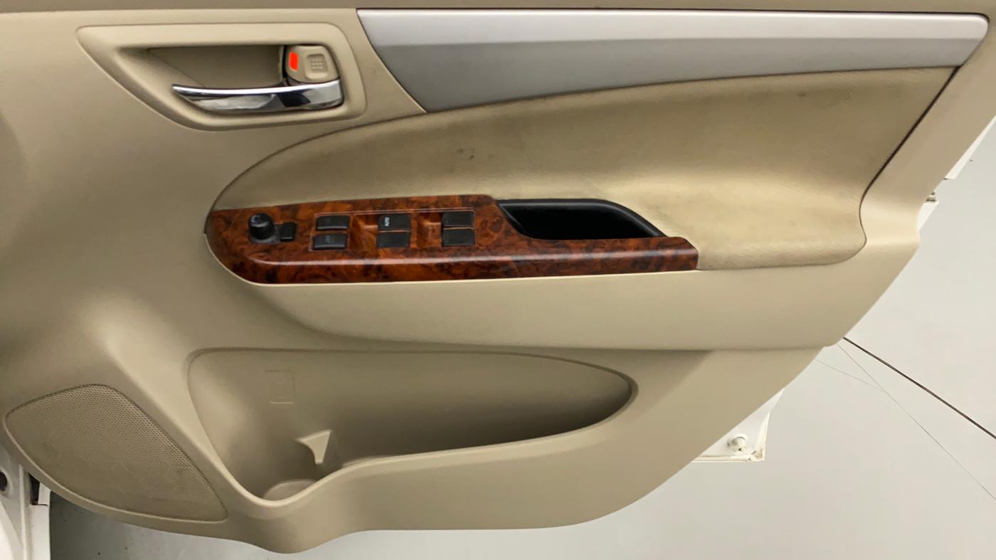 2017 Maruti Ertiga ZDI + SHVS, Diesel, Manual, 1,10,110 km, Driver Side Door Panels Control