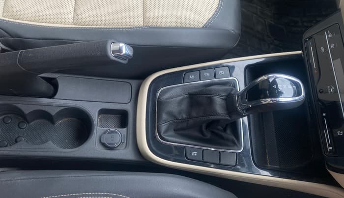 2022 Skoda SLAVIA STYLE 1.5L TSI DSG, Petrol, Automatic, 50,827 km, Gear Lever