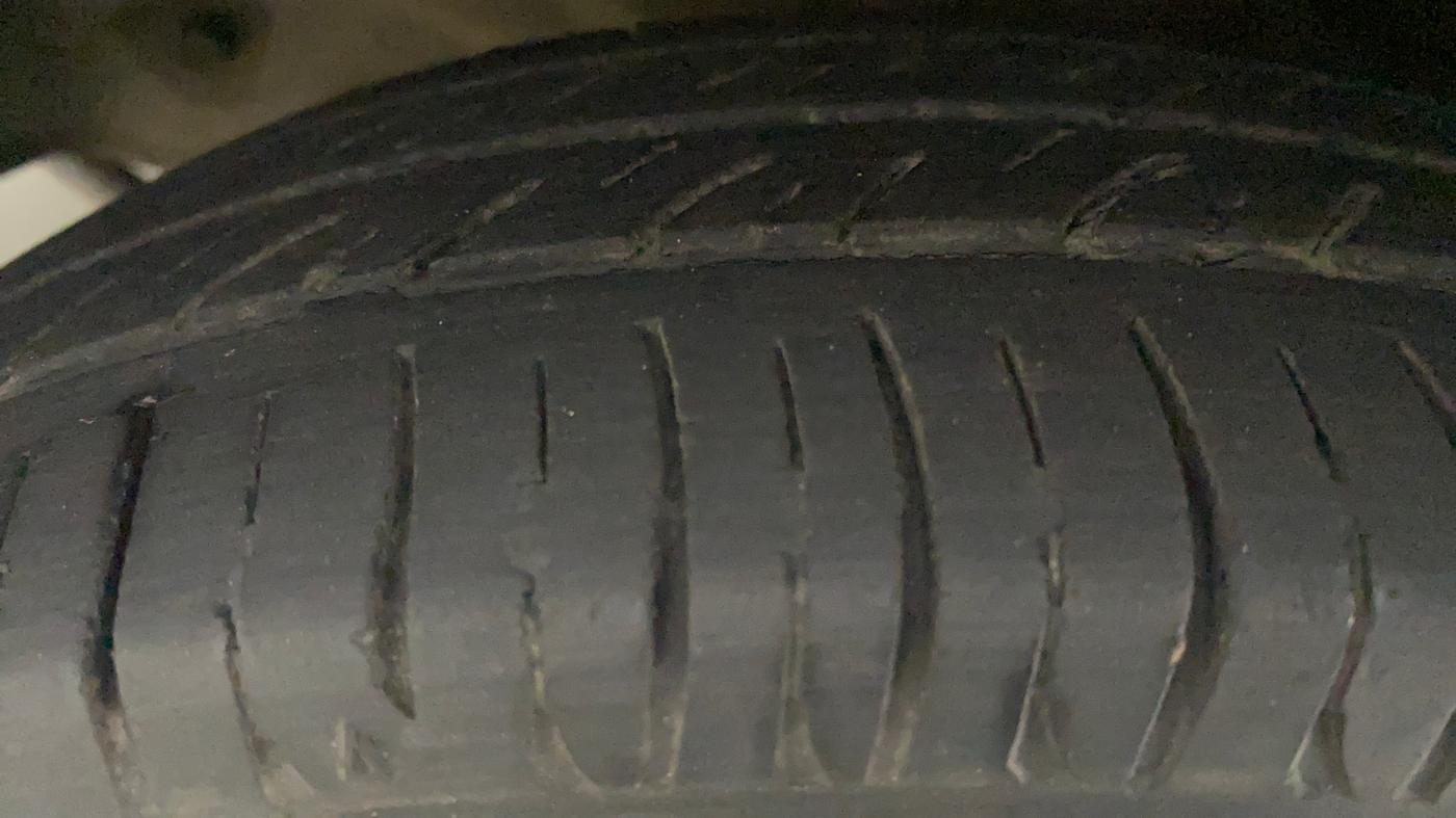 2013 Maruti Alto 800 LXI CNG, CNG, Manual, 92,442 km, Left Front Tyre Tread