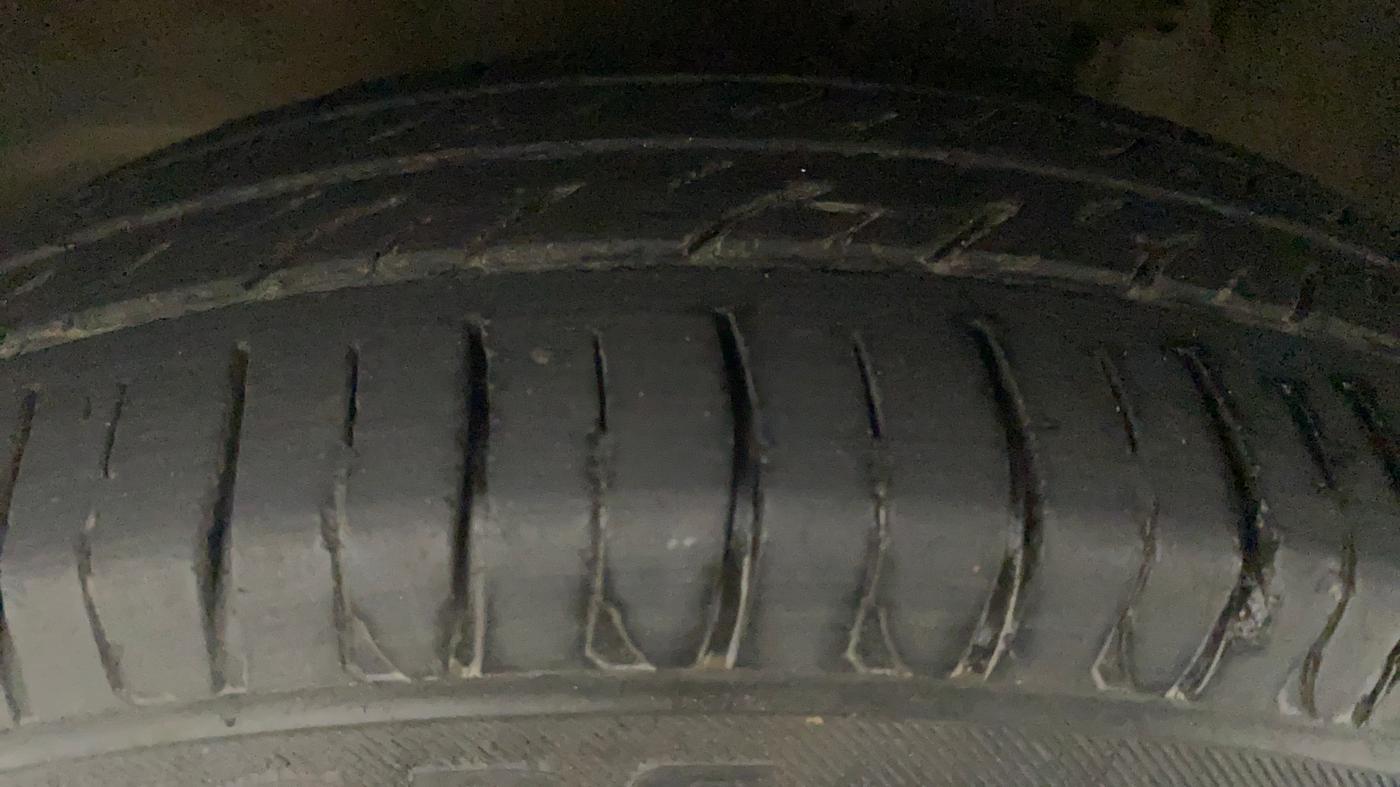 2013 Maruti Alto 800 LXI CNG, CNG, Manual, 92,442 km, Right Front Tyre Tread