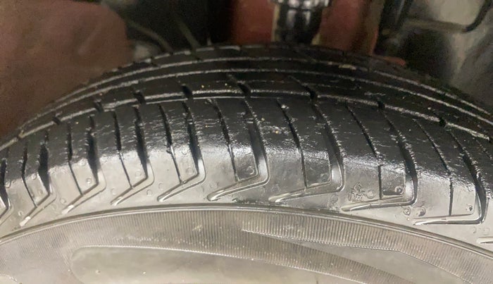 2018 Renault Kwid RXL, Petrol, Manual, 37,030 km, Right Front Tyre Tread