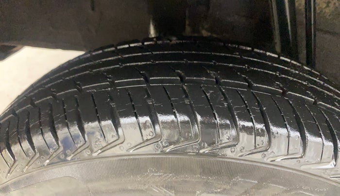 2018 Renault Kwid RXL, Petrol, Manual, 37,030 km, Right Rear Tyre Tread