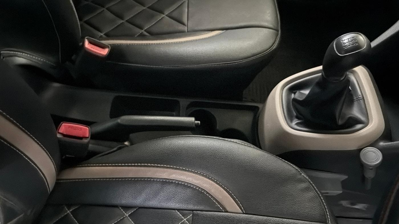 2017 Hyundai Xcent E+, Petrol, Manual, 66,534 km, Gear Lever
