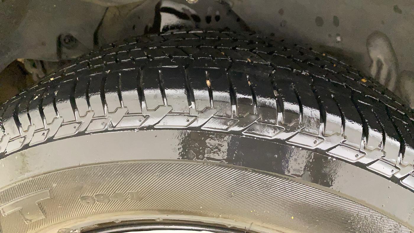 2016 Mahindra XUV500 W6, Diesel, Manual, 63,766 km, Right Rear Tyre Tread