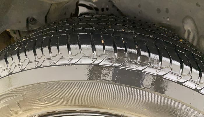2016 Mahindra XUV500 W6, Diesel, Manual, 63,766 km, Right Rear Tyre Tread