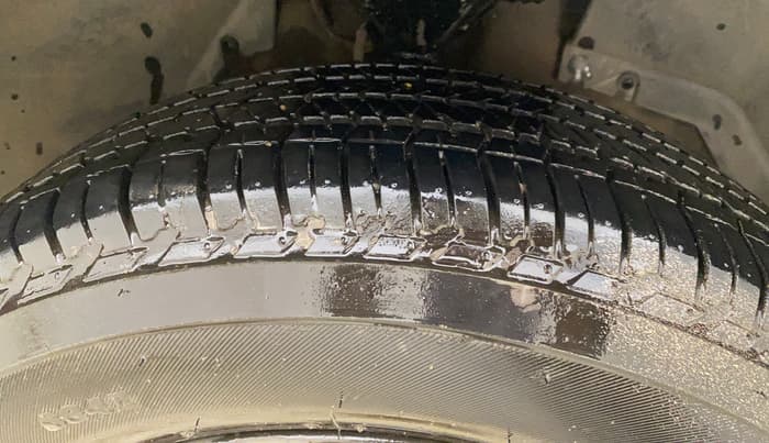 2016 Mahindra XUV500 W6, Diesel, Manual, 63,766 km, Right Front Tyre Tread