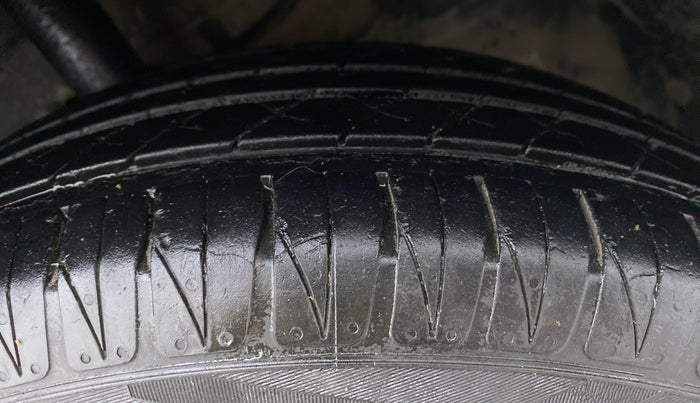 2016 Tata Bolt XT REVOTRON, CNG, Manual, Right Front Tyre Tread