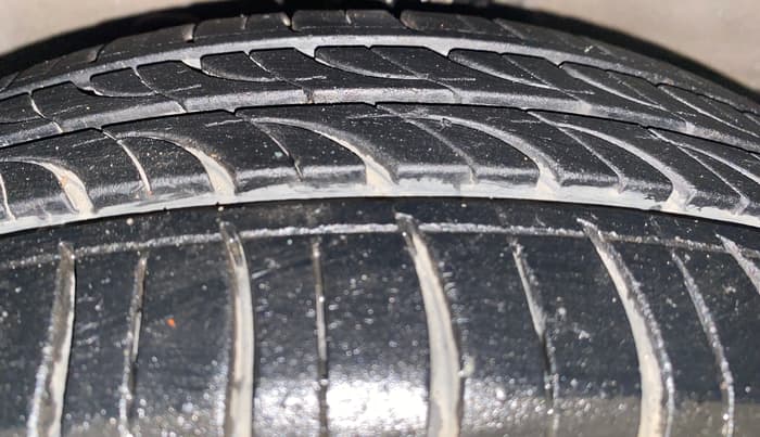 2015 Hyundai Xcent SX 1.2, Petrol, Manual, 88,202 km, Left Front Tyre Tread