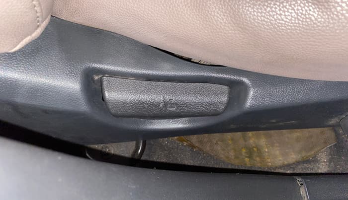 2015 Hyundai Xcent SX 1.2, Petrol, Manual, 88,202 km, Driver Side Adjustment Panel