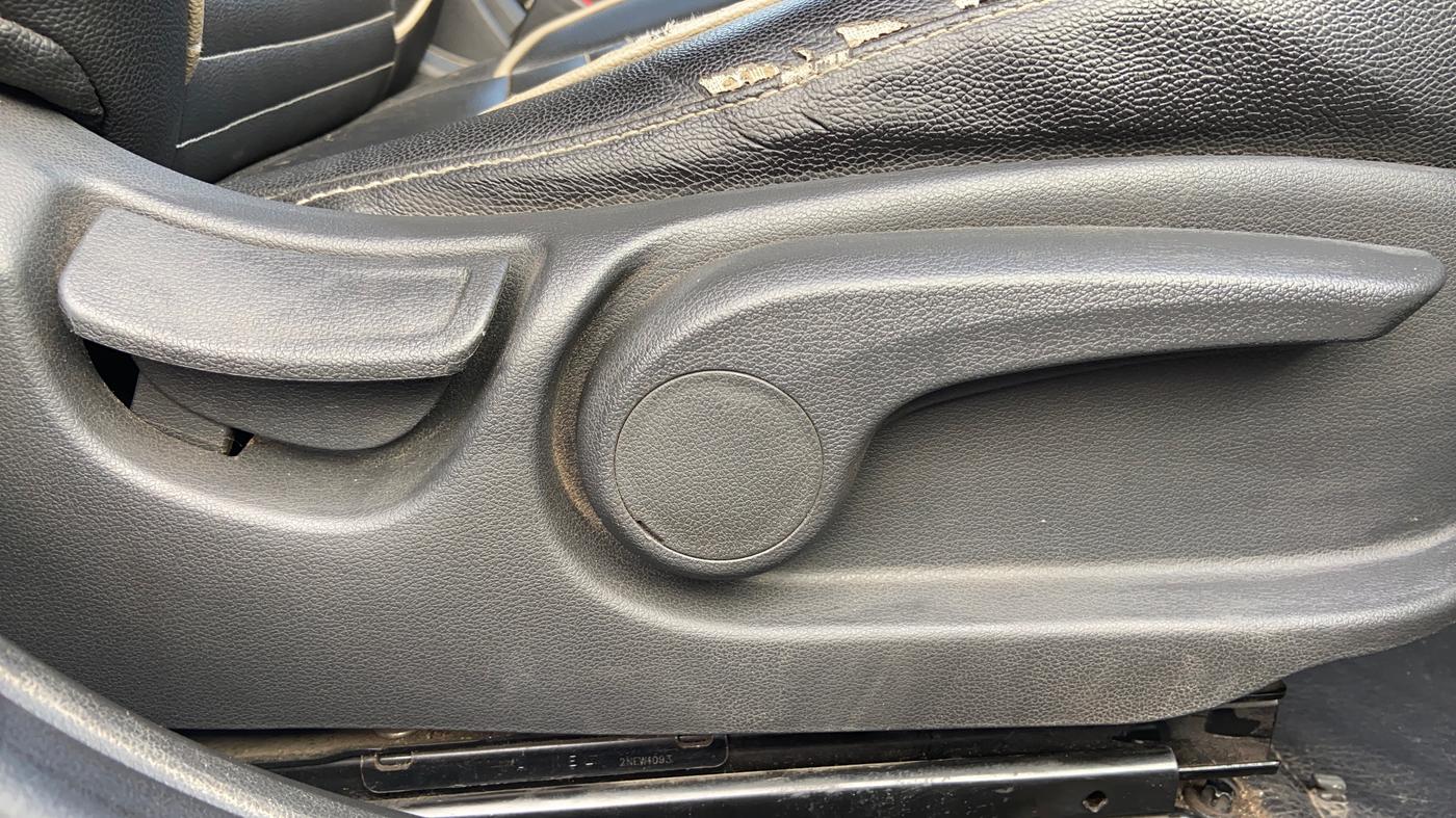 2018 Hyundai Verna 1.6 CRDI SX + AT, Diesel, Automatic, 86,180 km, Driver Side Adjustment Panel