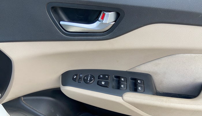 2018 Hyundai Verna 1.6 CRDI SX + AT, Diesel, Automatic, 85,665 km, Driver Side Door Panels Control