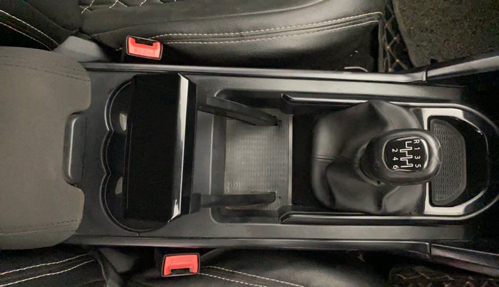 2020 Tata Harrier XM 2.0L KRYOTEC, Diesel, Manual, 73,584 km, Gear Lever