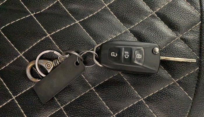 2020 Tata Harrier XM 2.0L KRYOTEC, Diesel, Manual, 73,584 km, Key Close Up