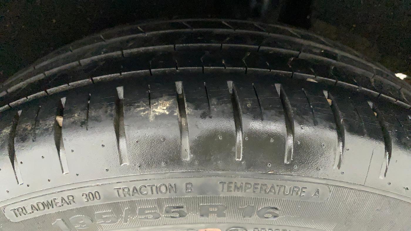 2017 Maruti Baleno ALPHA PETROL 1.2, Petrol, Manual, 28,328 km, Left Rear Tyre Tread