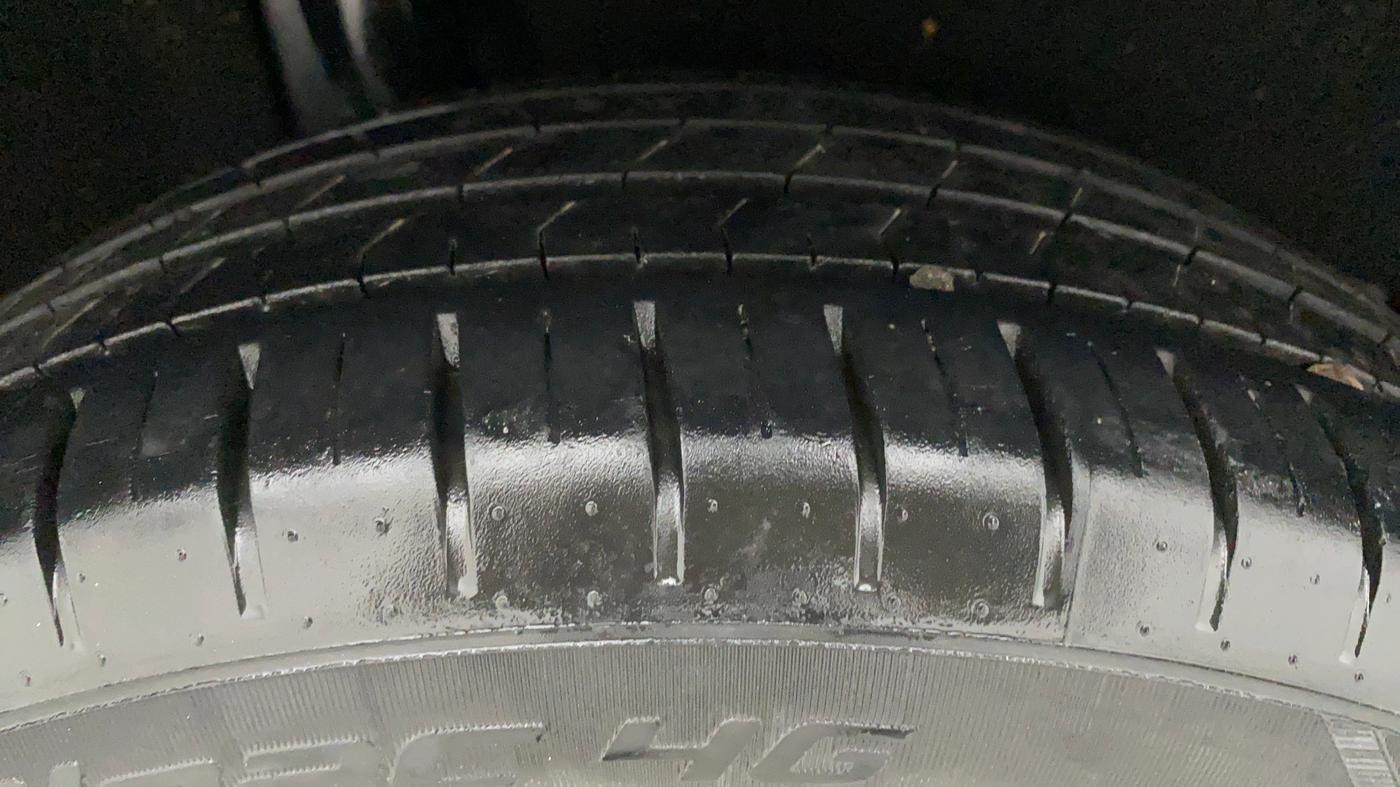 2017 Maruti Baleno ALPHA PETROL 1.2, Petrol, Manual, 28,328 km, Right Rear Tyre Tread