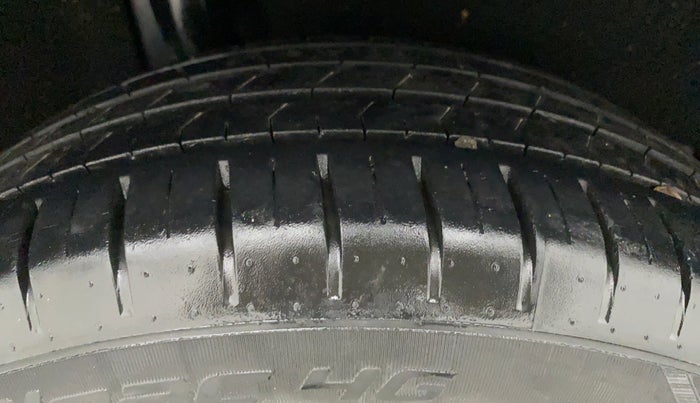 2017 Maruti Baleno ALPHA PETROL 1.2, Petrol, Manual, 28,328 km, Right Rear Tyre Tread