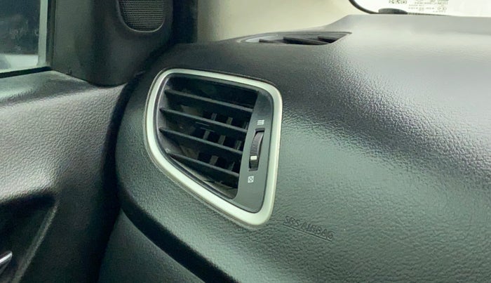 2017 Maruti Baleno ALPHA PETROL 1.2, Petrol, Manual, 28,328 km, AC Unit - Front vent has minor damage