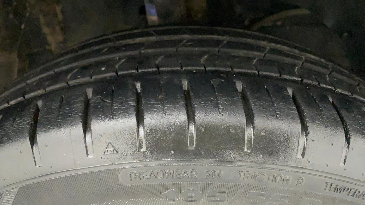 2017 Maruti Baleno ALPHA PETROL 1.2, Petrol, Manual, 28,328 km, Right Front Tyre Tread