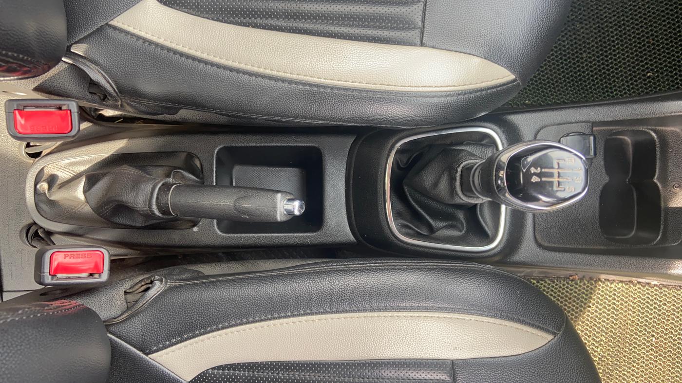 2019 Renault Kwid RXT 1.0 (O), Petrol, Manual, 1,23,933 km, Gear Lever