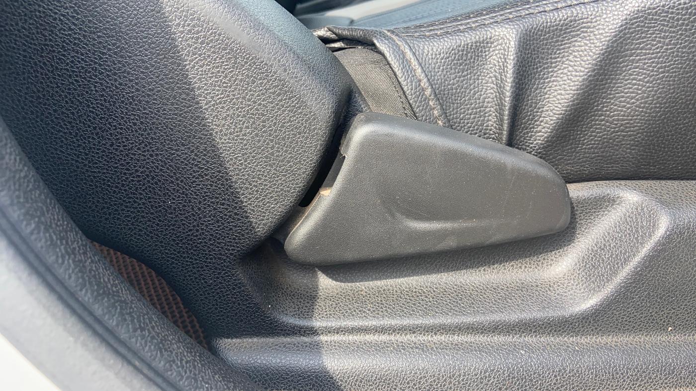2019 Renault Kwid RXT 1.0 (O), Petrol, Manual, 1,23,933 km, Driver Side Adjustment Panel
