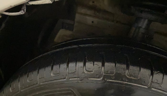 2015 Maruti Swift Dzire VXI, Petrol, Manual, 70,934 km, Left Front Tyre Tread