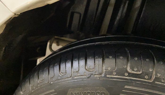 2015 Maruti Swift Dzire VXI, Petrol, Manual, 70,934 km, Right Rear Tyre Tread