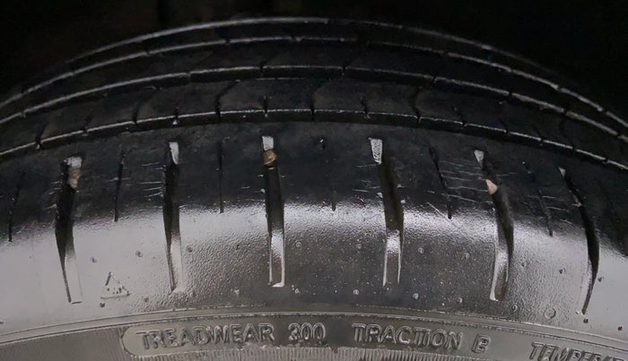 2017 Maruti Baleno ZETA PETROL 1.2, Petrol, Manual, 31,300 km, Right Front Tyre Tread
