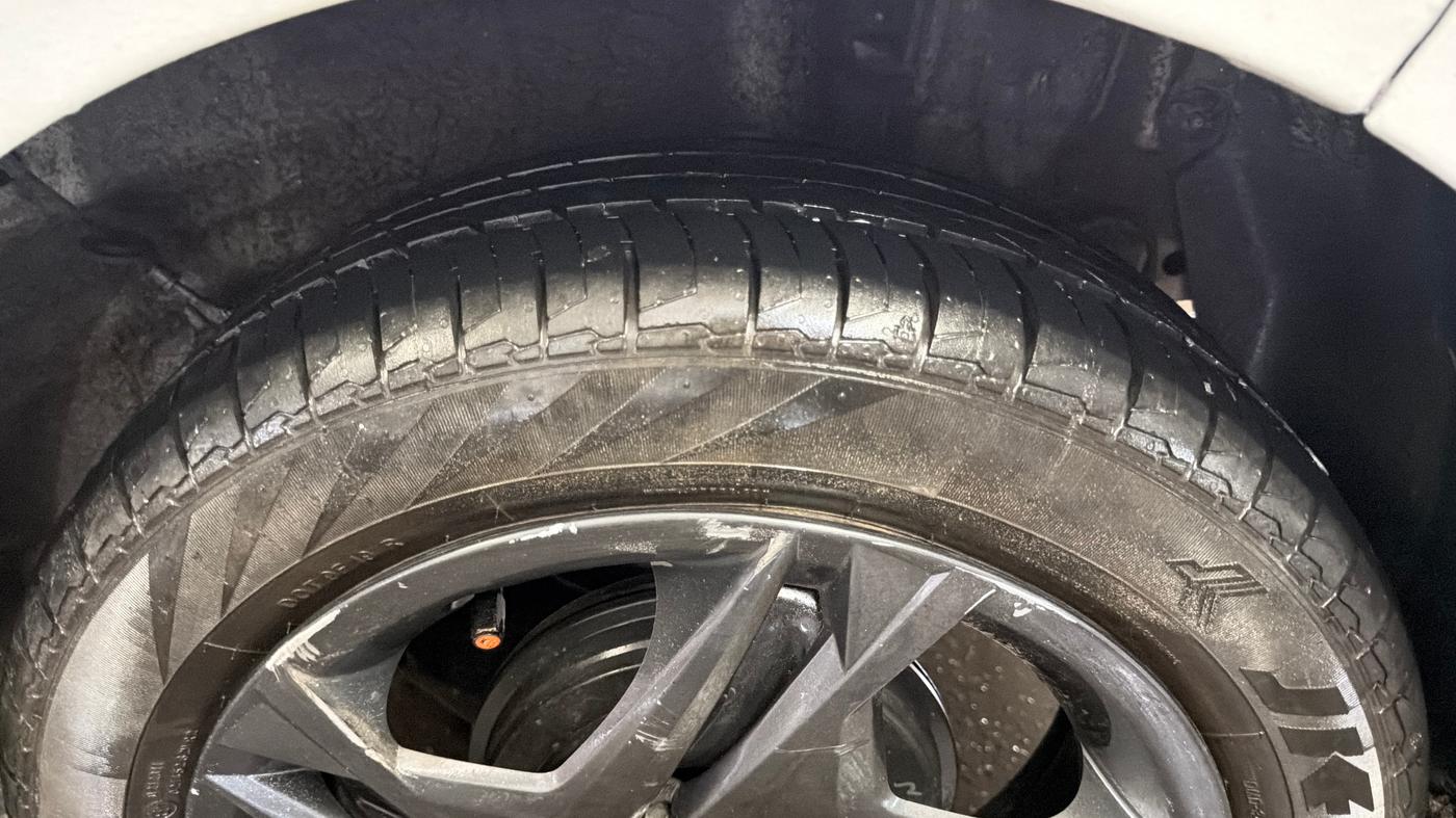 2022 Hyundai NEW I20 Sportz 1.2 IVT, Petrol, Automatic, 1,21,970 km, Left Rear Tyre Tread