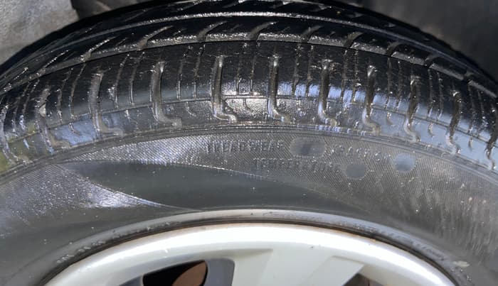 2017 Renault Kwid RXT 0.8, Petrol, Manual, 63,964 km, Right Front Tyre Tread