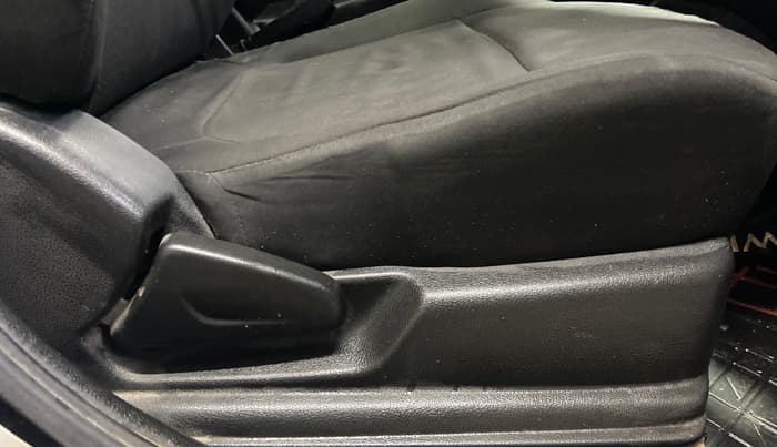 2017 Renault Kwid RXT 0.8, Petrol, Manual, 63,964 km, Driver Side Adjustment Panel