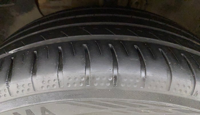 2018 Hyundai Elite i20 ASTA 1.2 DUAL TONE, Petrol, Manual, 76,921 km, Left Front Tyre Tread