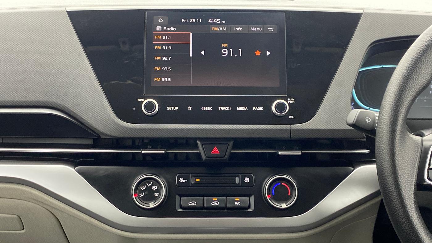 2022 KIA CARENS PRESTIGE 1.4G MT 7STR, Petrol, Manual, 4,728 km, Air Conditioner