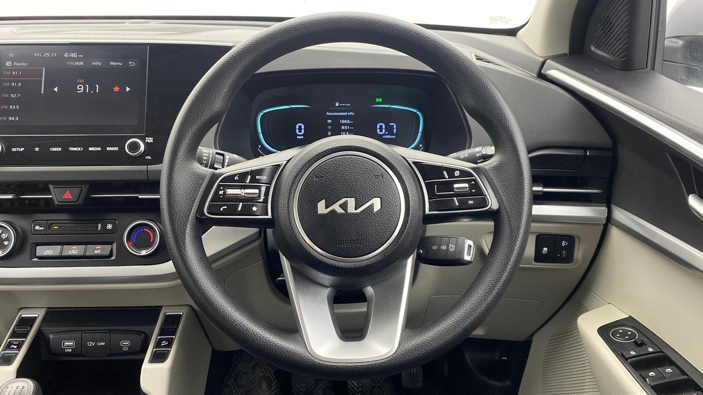 2022 KIA CARENS PRESTIGE 1.4G MT 7STR, Petrol, Manual, 4,728 km, Steering Wheel Close Up