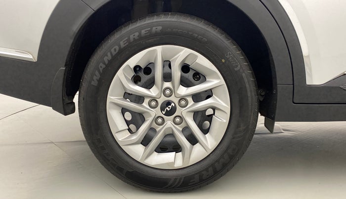 2022 KIA CARENS PRESTIGE 1.4G MT 7STR, Petrol, Manual, 4,728 km, Right Rear Wheel