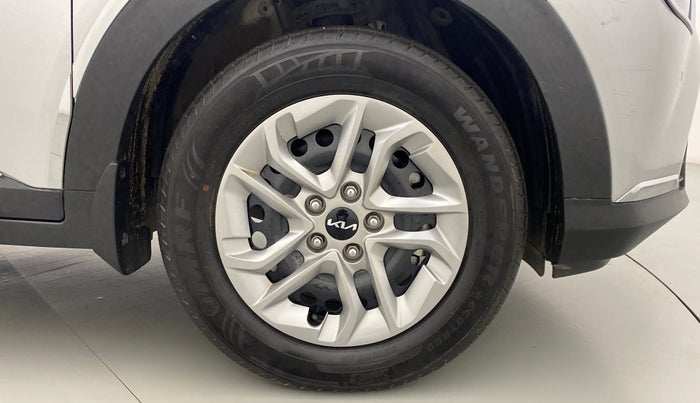 2022 KIA CARENS PRESTIGE 1.4G MT 7STR, Petrol, Manual, 4,728 km, Right Front Wheel