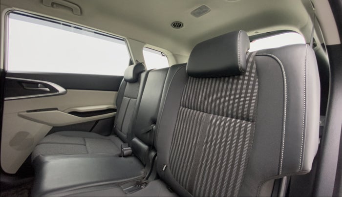 2022 KIA CARENS PRESTIGE 1.4G MT 7STR, Petrol, Manual, 4,728 km, Right Side Rear Door Cabin