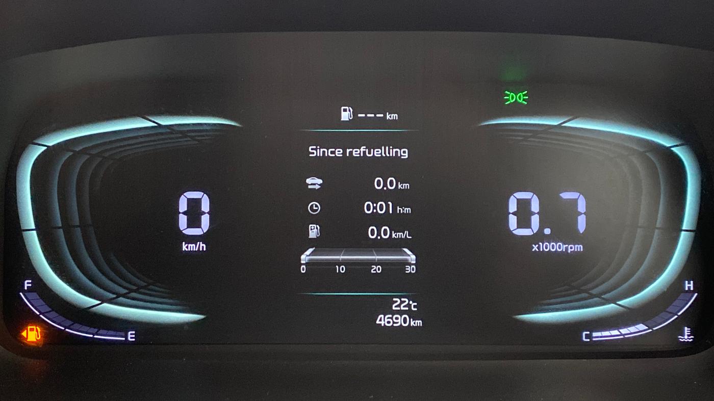 2022 KIA CARENS PRESTIGE 1.4G MT 7STR, Petrol, Manual, 4,728 km, Odometer Image
