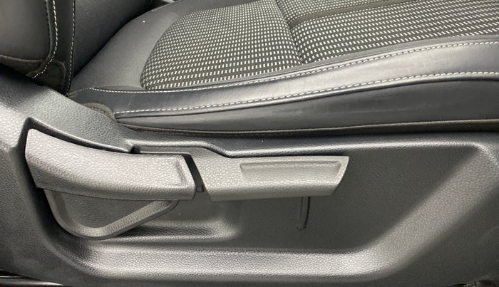 2022 KIA CARENS PRESTIGE 1.4G MT 7STR, Petrol, Manual, 4,728 km, Driver Side Adjustment Panel
