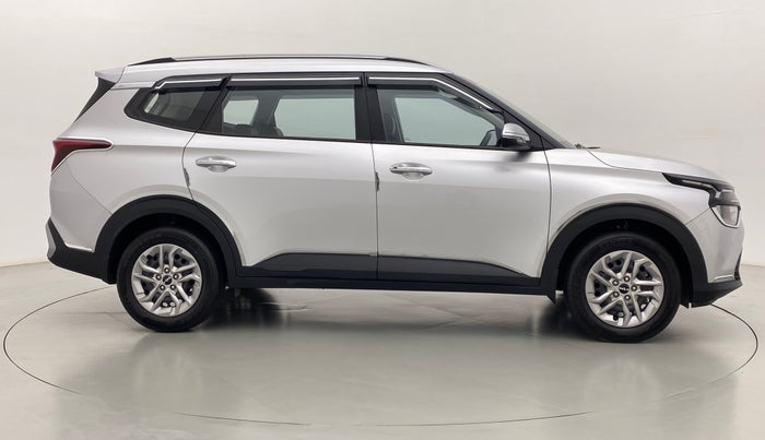 2022 KIA CARENS PRESTIGE 1.4G MT 7STR, Petrol, Manual, 4,728 km, Right Side View