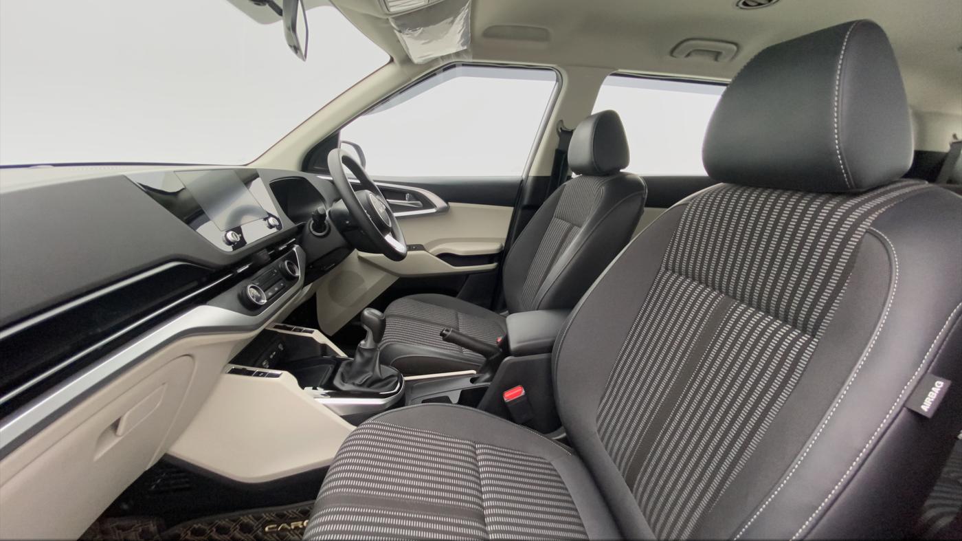2022 KIA CARENS PRESTIGE 1.4G MT 7STR, Petrol, Manual, 4,728 km, Right Side Front Door Cabin